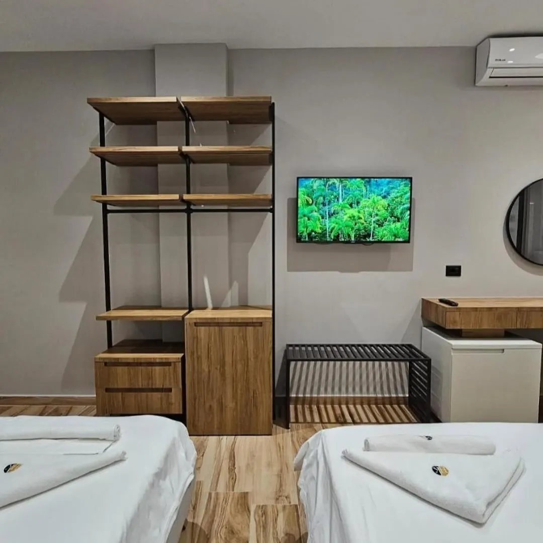 Hotel Levante צ'סנטיקו