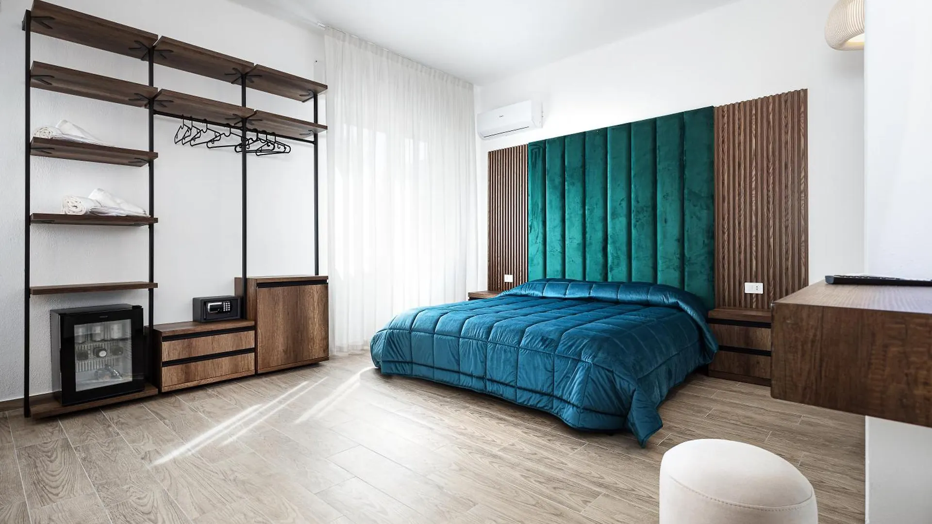 Hotel Levante צ'סנטיקו